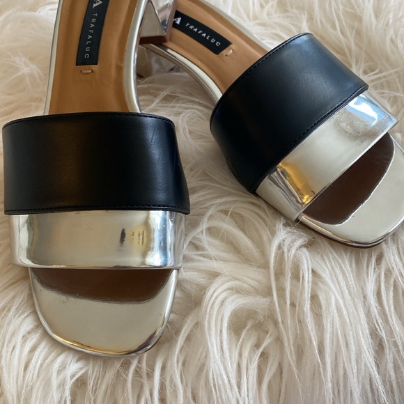 ZARA Trafaluc flip on sandals - Picture 3 of 13